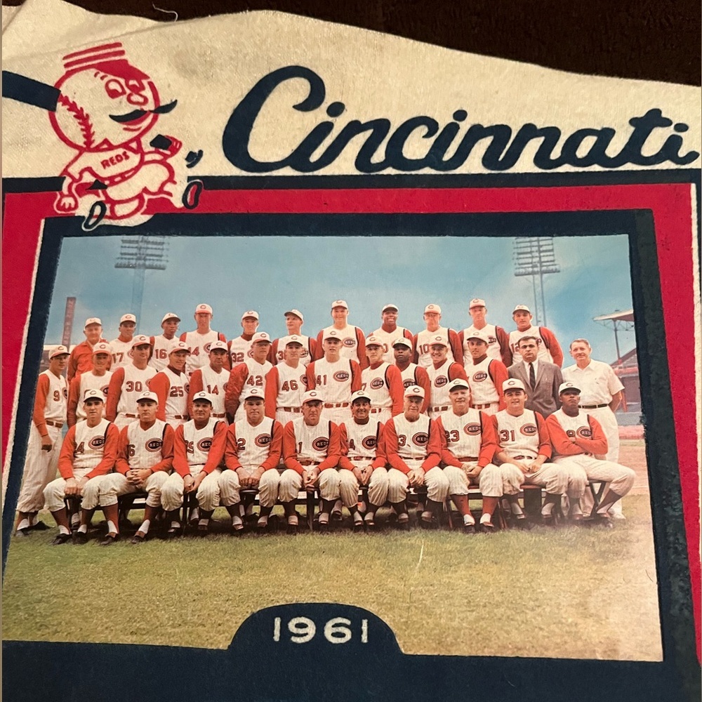 Vintage 1961 Cincinnati Reds baseball felt pennant - Picture 2 of 3